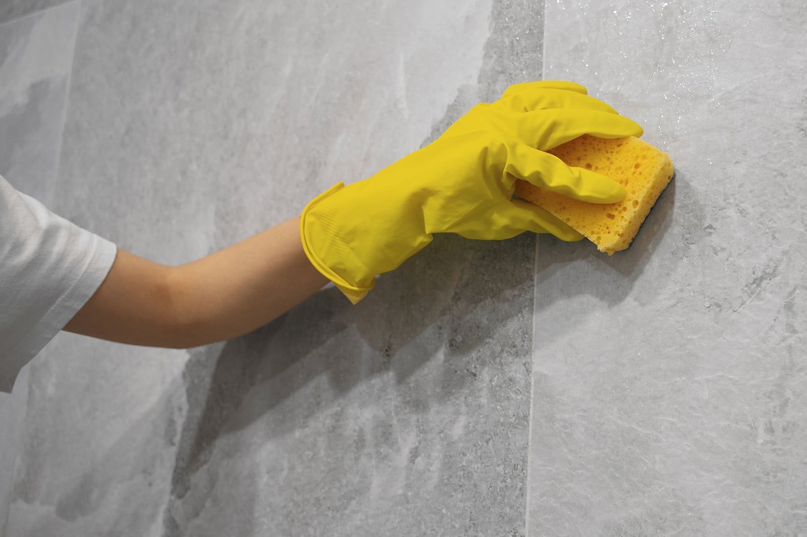 How to Clean and Maintain Glass Splashbacks in primarylocation1}